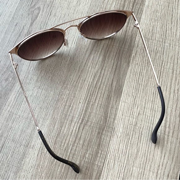 Jessica Simpson Retro Metal Round Sunglasses - Picture 5 of 6